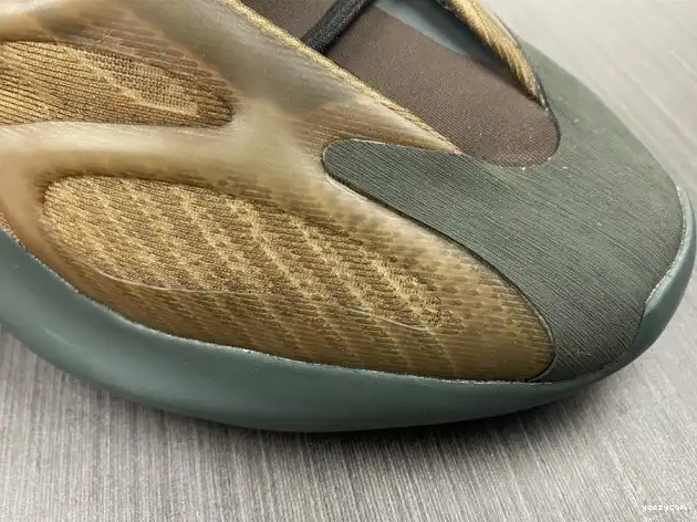 700 Boost V3 Yeezy GY4109 Copfade Adidas 0606